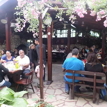 Bar Nazdrave فندق *